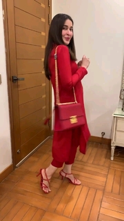 Shaista Lodhi feet photo thumbnail