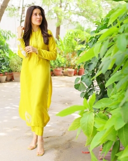 Shaista Lodhi feet photo thumbnail