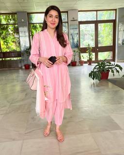 Shaista Lodhi feet photo thumbnail