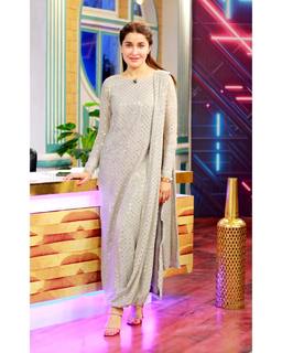 Shaista Lodhi feet photo thumbnail