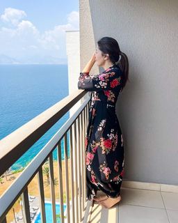 Shaista Lodhi feet photo thumbnail