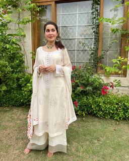 Shaista Lodhi feet photo thumbnail