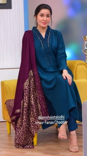 Shaista Lodhi feet photo thumbnail