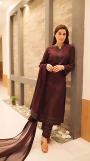 Shaista Lodhi feet photo thumbnail