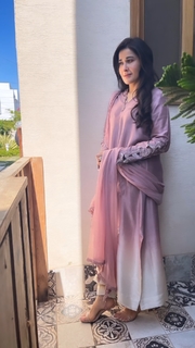 Shaista Lodhi feet photo thumbnail