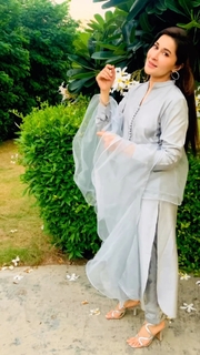 Shaista Lodhi feet photo thumbnail
