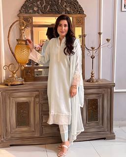 Shaista Lodhi feet photo thumbnail
