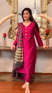 Shaista Lodhi feet photo thumbnail