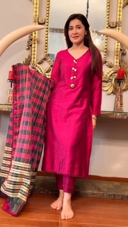 Shaista Lodhi feet photo thumbnail