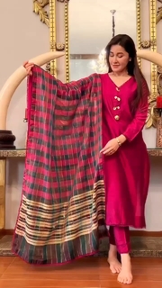 Shaista Lodhi feet photo thumbnail