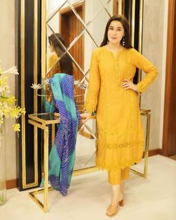 Shaista Lodhi feet photo thumbnail