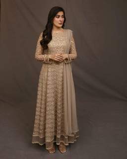 Shaista Lodhi feet photo thumbnail