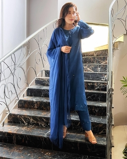 Shaista Lodhi feet photo thumbnail