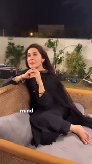 Shaista Lodhi feet photo thumbnail