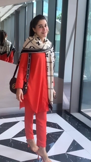 Shaista Lodhi feet photo thumbnail