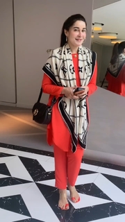 Shaista Lodhi feet photo thumbnail