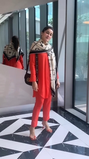 Shaista Lodhi feet photo thumbnail