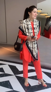 Shaista Lodhi feet photo thumbnail