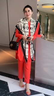 Shaista Lodhi feet photo thumbnail