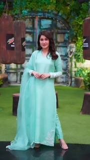 Shaista Lodhi feet photo thumbnail