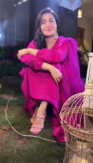 Shaista Lodhi feet photo thumbnail