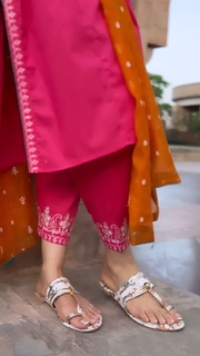 Shaista Lodhi feet photo thumbnail
