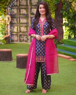 Shaista Lodhi feet photo thumbnail