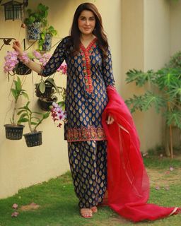 Shaista Lodhi feet photo thumbnail