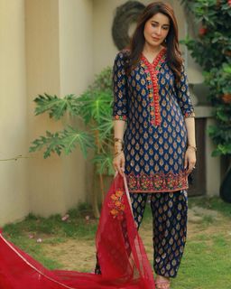 Shaista Lodhi feet photo thumbnail