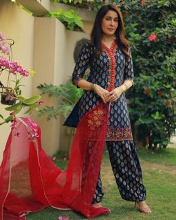 Shaista Lodhi feet photo thumbnail