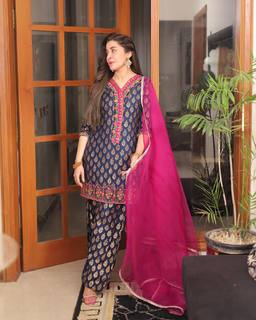 Shaista Lodhi feet photo thumbnail