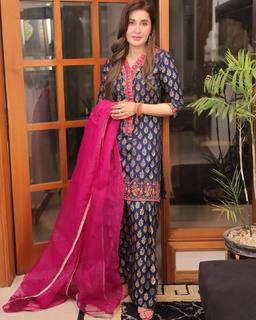 Shaista Lodhi feet photo thumbnail