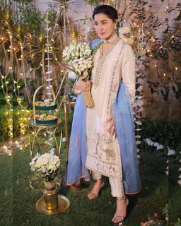 Shaista Lodhi feet photo thumbnail