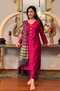 Shaista Lodhi feet photo thumbnail