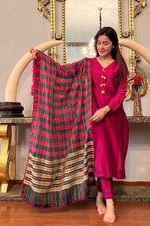 Shaista Lodhi feet photo thumbnail