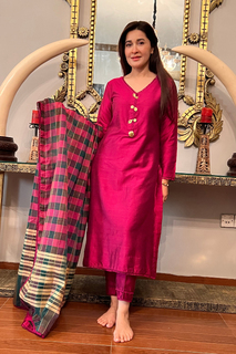 Shaista Lodhi feet photo thumbnail