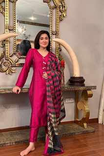 Shaista Lodhi feet photo thumbnail