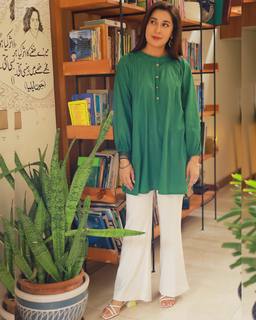 Shaista Lodhi feet photo thumbnail