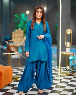 Shaista Lodhi feet photo thumbnail