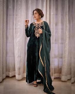 Shaista Lodhi feet photo thumbnail