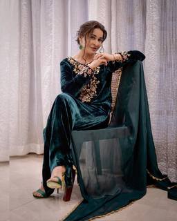 Shaista Lodhi feet photo thumbnail