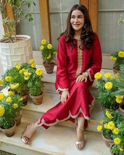 Shaista Lodhi feet photo thumbnail
