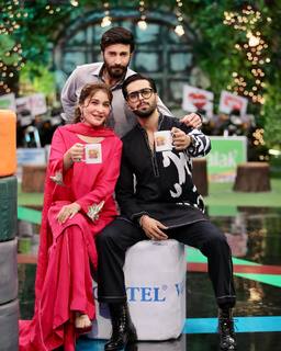 Shaista Lodhi feet photo thumbnail