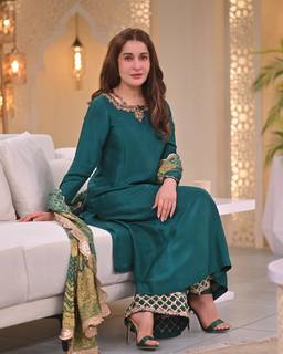 Shaista Lodhi feet photo thumbnail
