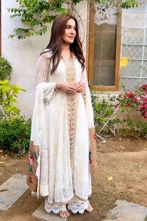 Shaista Lodhi feet photo thumbnail