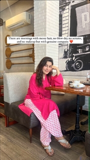 Shaista Lodhi feet photo thumbnail