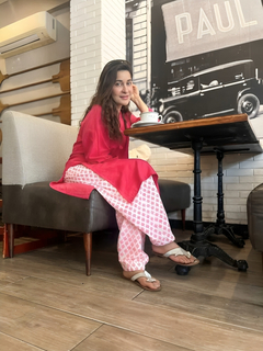 Shaista Lodhi feet photo thumbnail