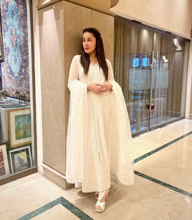 Shaista Lodhi feet photo thumbnail