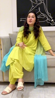 Shaista Lodhi feet photo thumbnail