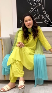 Shaista Lodhi feet photo thumbnail